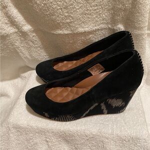 Suede black platform wore only 2 times really comfortable shoes built in…